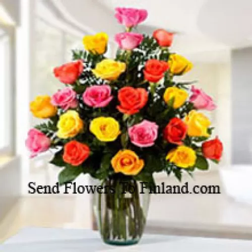 25 gemischte farbige Rosen in einer Vase